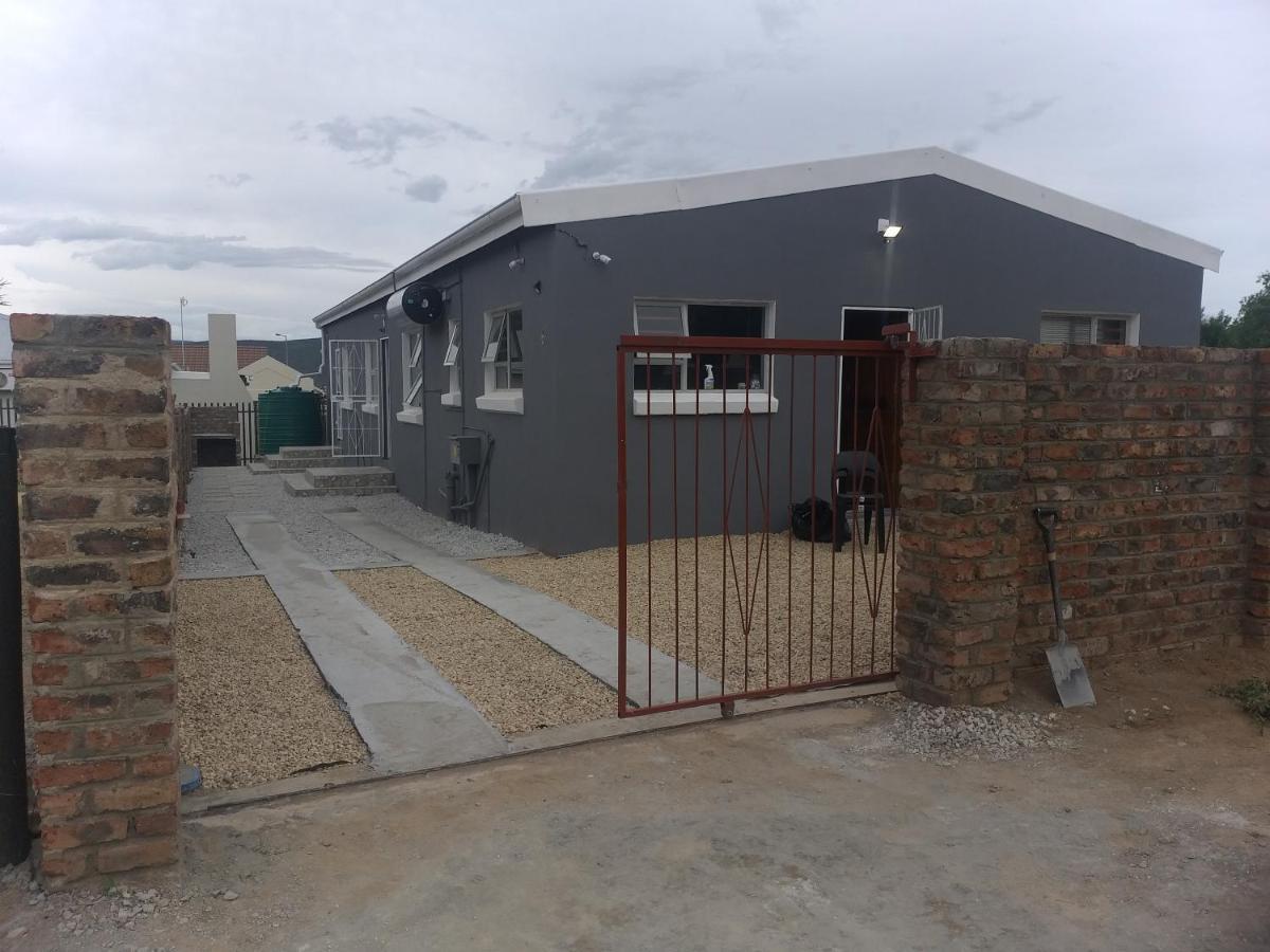 Tj Self-Catering Graaff Reinet Exterior photo