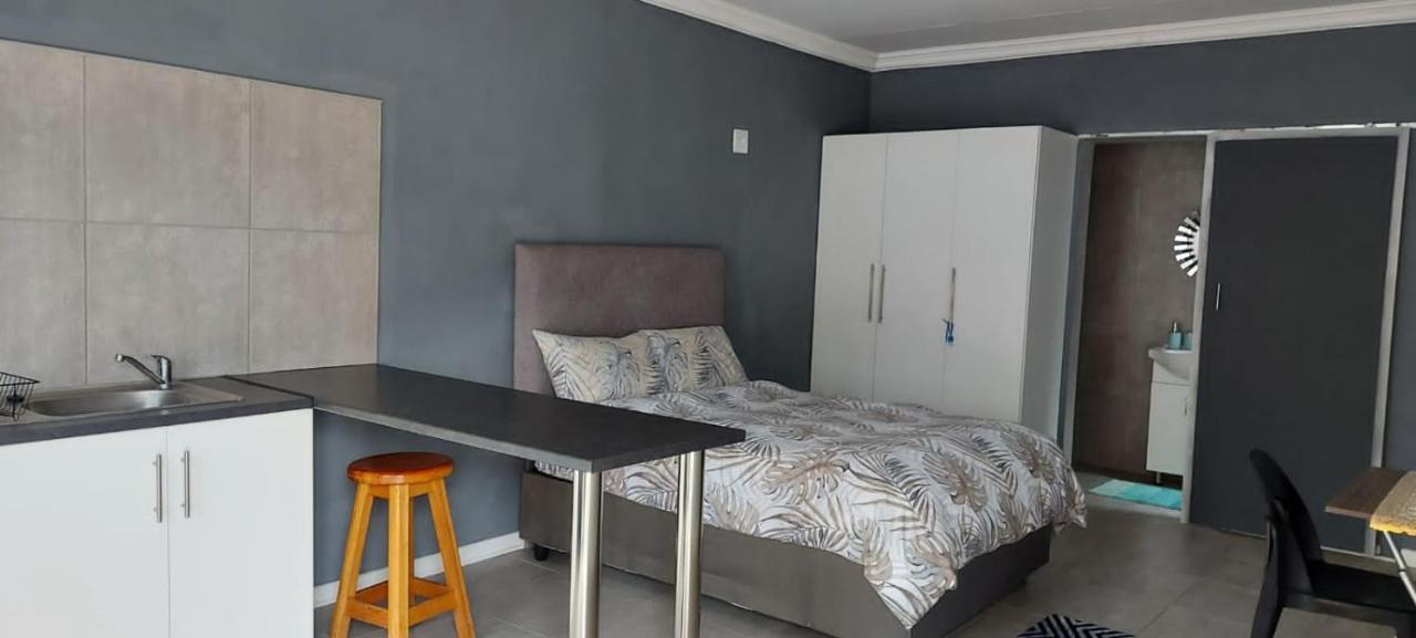 Tj Self-Catering Graaff Reinet Exterior photo