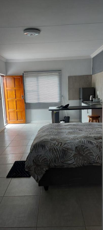 Tj Self-Catering Graaff Reinet Exterior photo